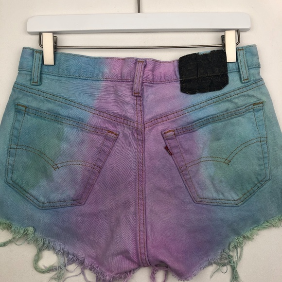 RP4LF Levi's tie dye cutoff jean shorts - Picture 2 of 6